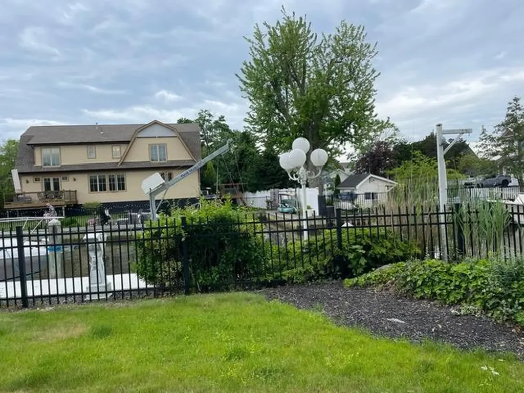 96 Grassmere Avenue Oakdale NY 11769
