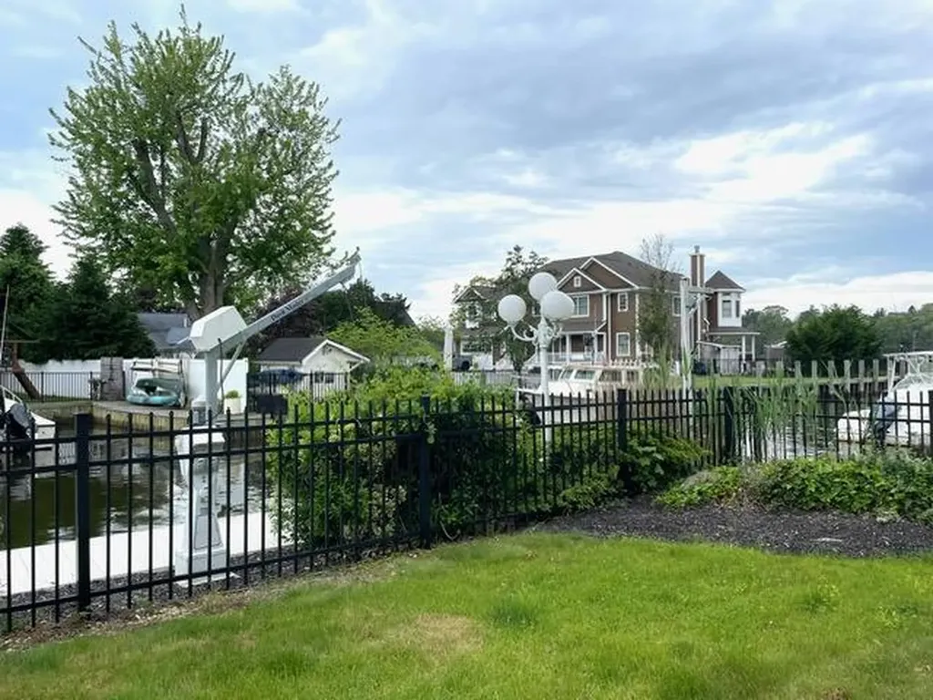 96 Grassmere Avenue Oakdale NY 11769