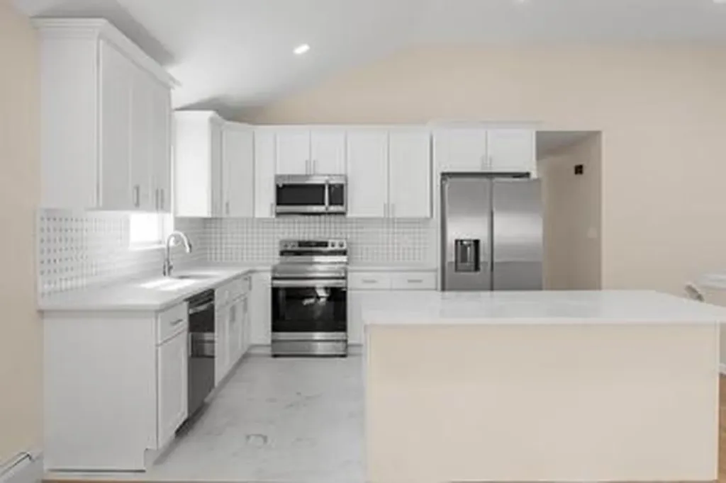 8 Hilltop Avenue West Babylon NY 11704