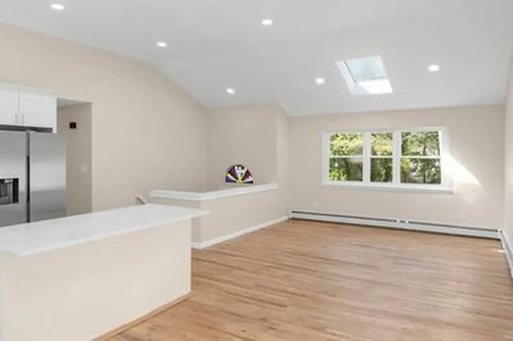 8 Hilltop Avenue West Babylon NY 11704