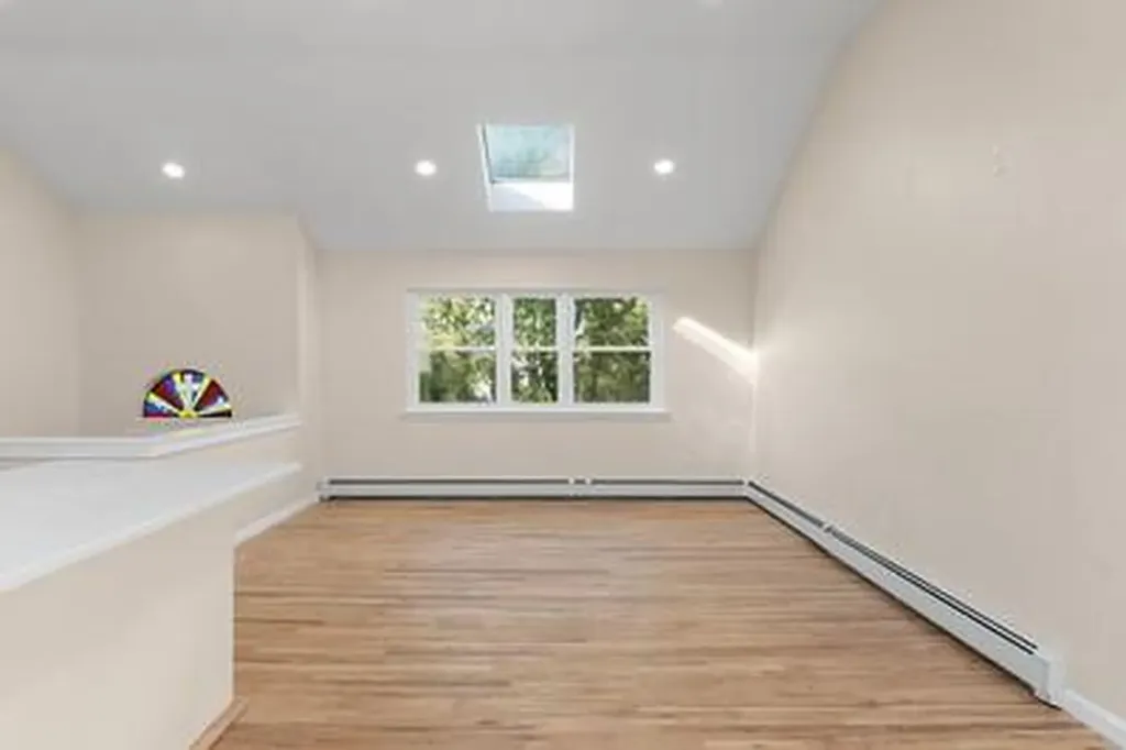 8 Hilltop Avenue West Babylon NY 11704