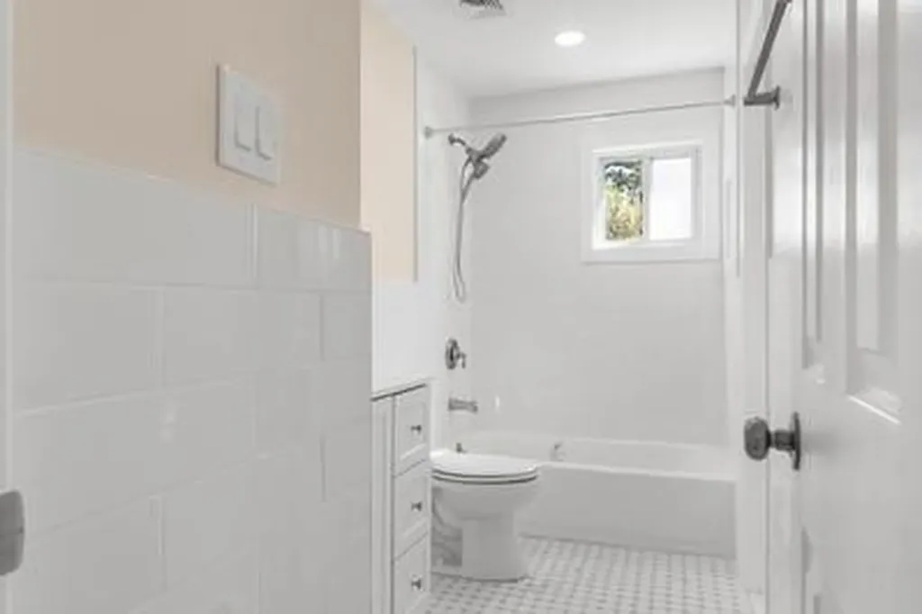 8 Hilltop Avenue West Babylon NY 11704