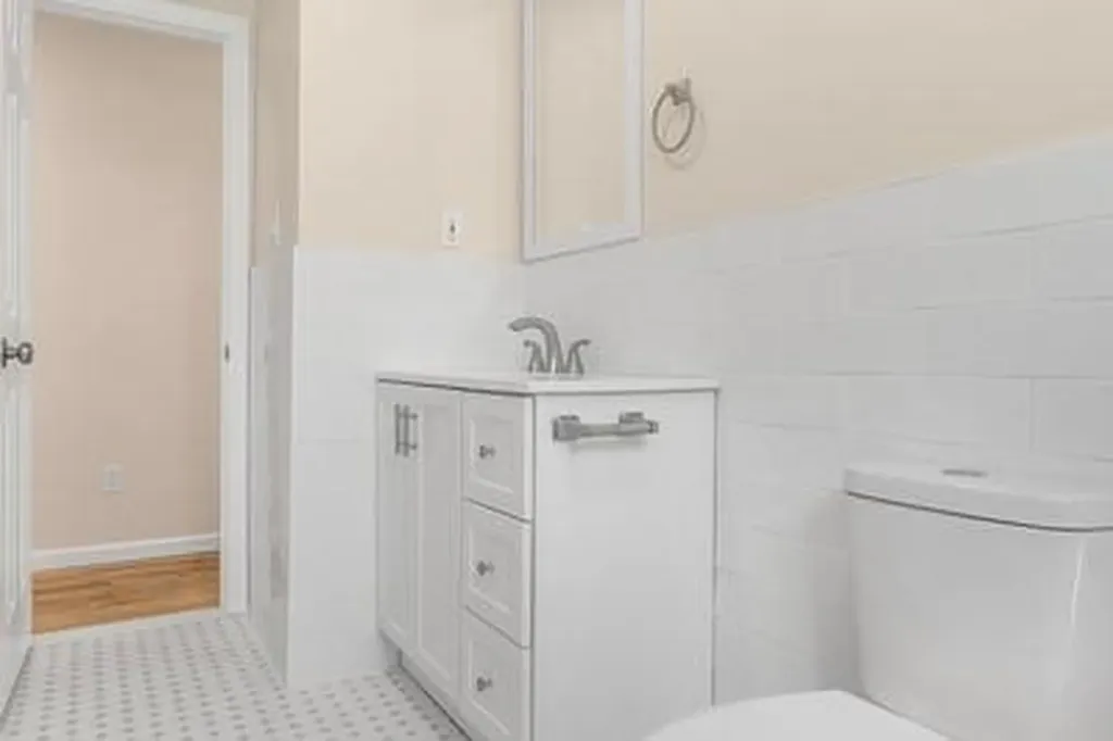 8 Hilltop Avenue West Babylon NY 11704