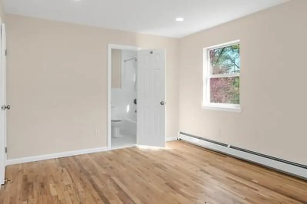 8 Hilltop Avenue West Babylon NY 11704