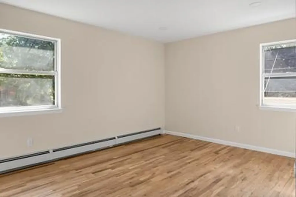 8 Hilltop Avenue West Babylon NY 11704