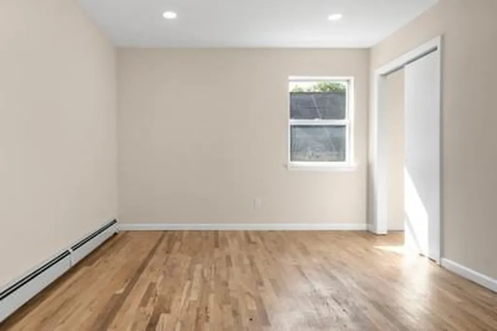 8 Hilltop Avenue West Babylon NY 11704