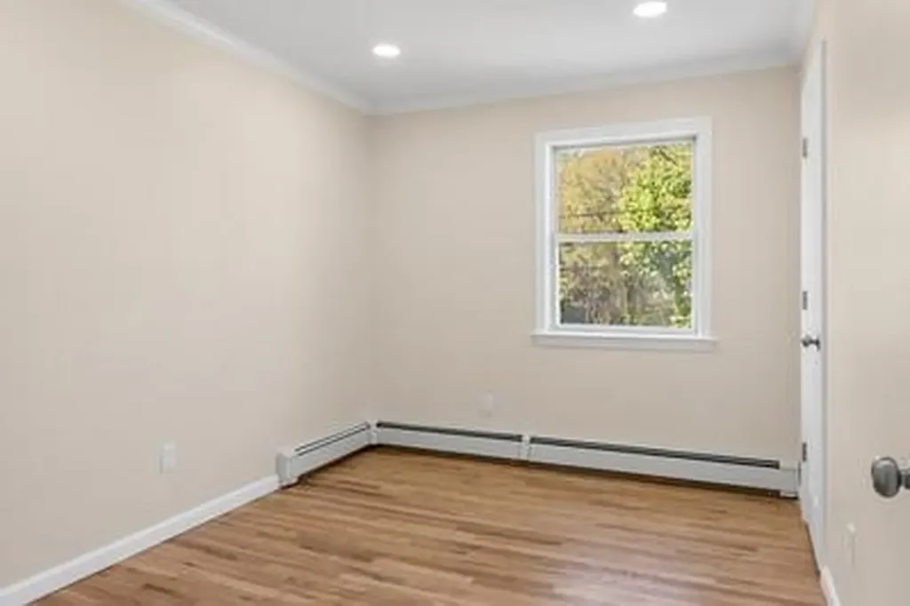 8 Hilltop Avenue West Babylon NY 11704