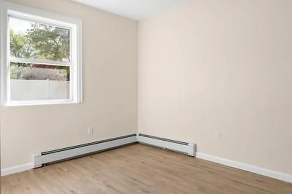 8 Hilltop Avenue West Babylon NY 11704