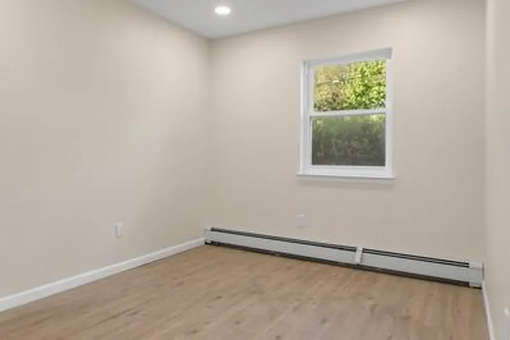 8 Hilltop Avenue West Babylon NY 11704