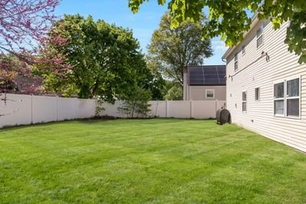 8 Hilltop Avenue West Babylon NY 11704