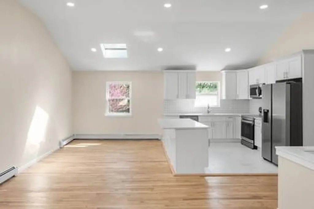 8 Hilltop Avenue West Babylon NY 11704