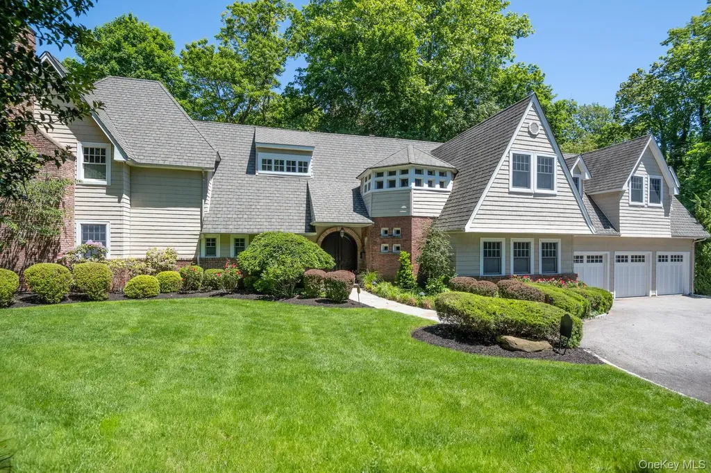 7 Cedar Lane Glen Cove NY 11542