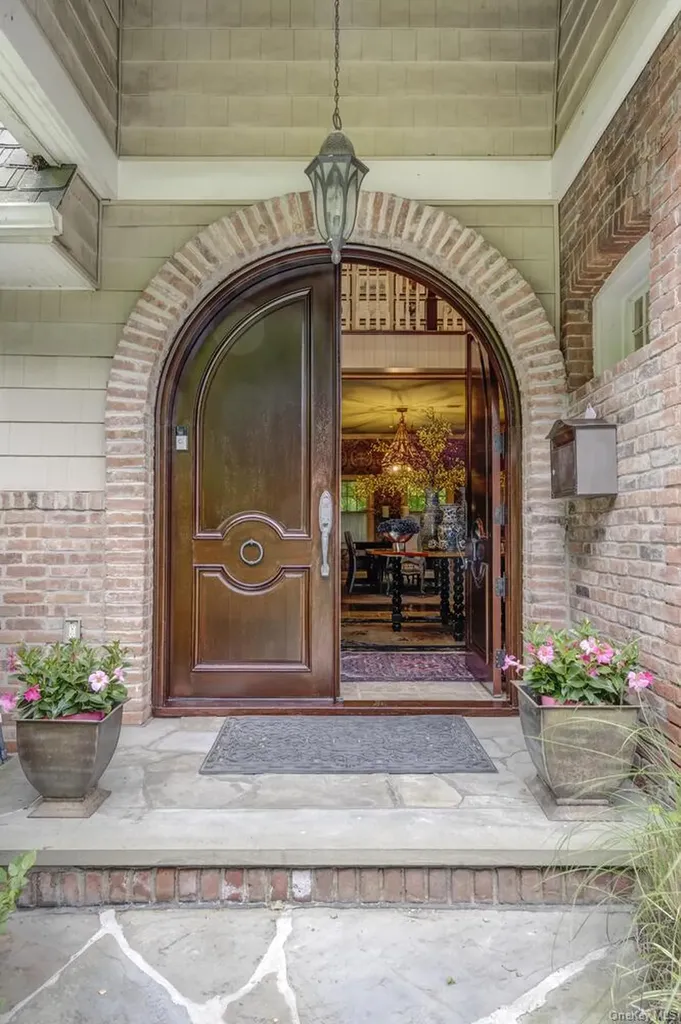 7 Cedar Lane Glen Cove NY 11542