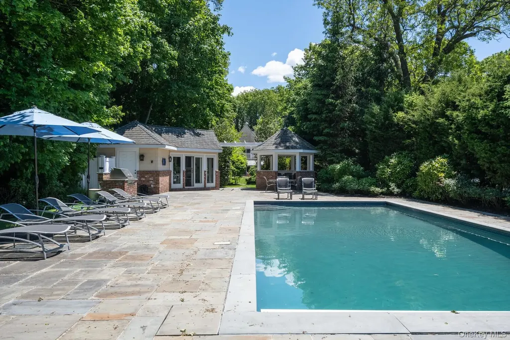 7 Cedar Lane Glen Cove NY 11542