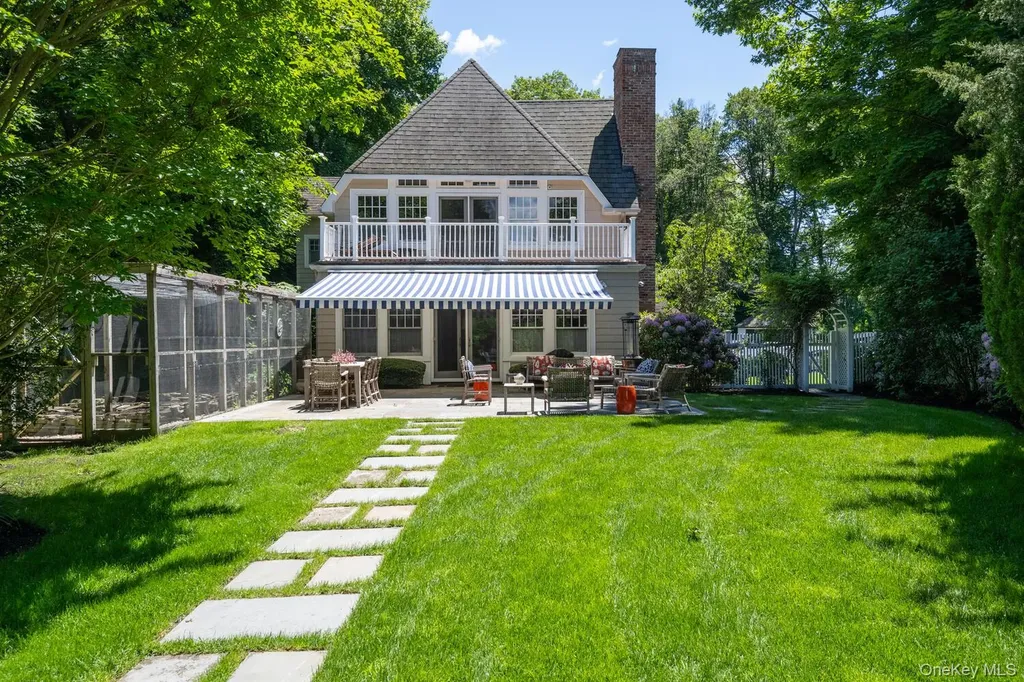 7 Cedar Lane Glen Cove NY 11542