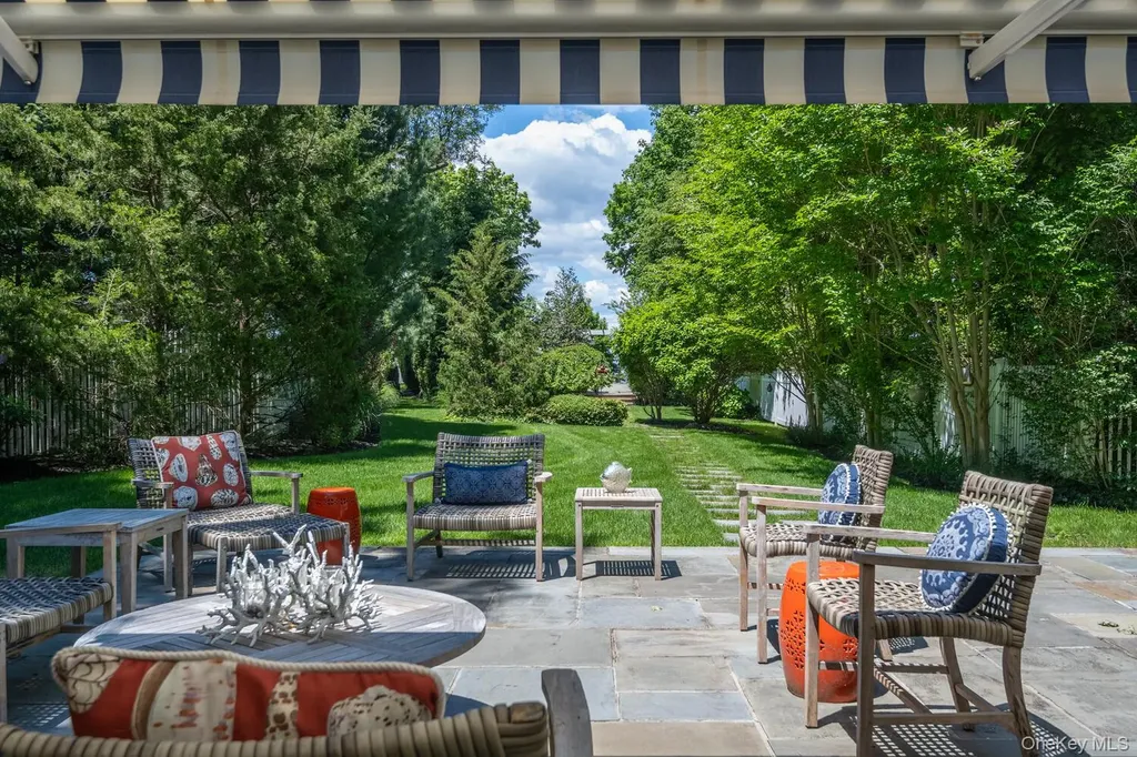 7 Cedar Lane Glen Cove NY 11542