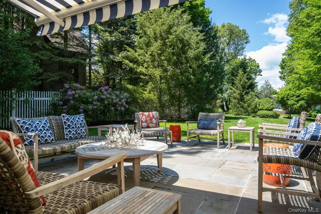 7 Cedar Lane Glen Cove NY 11542