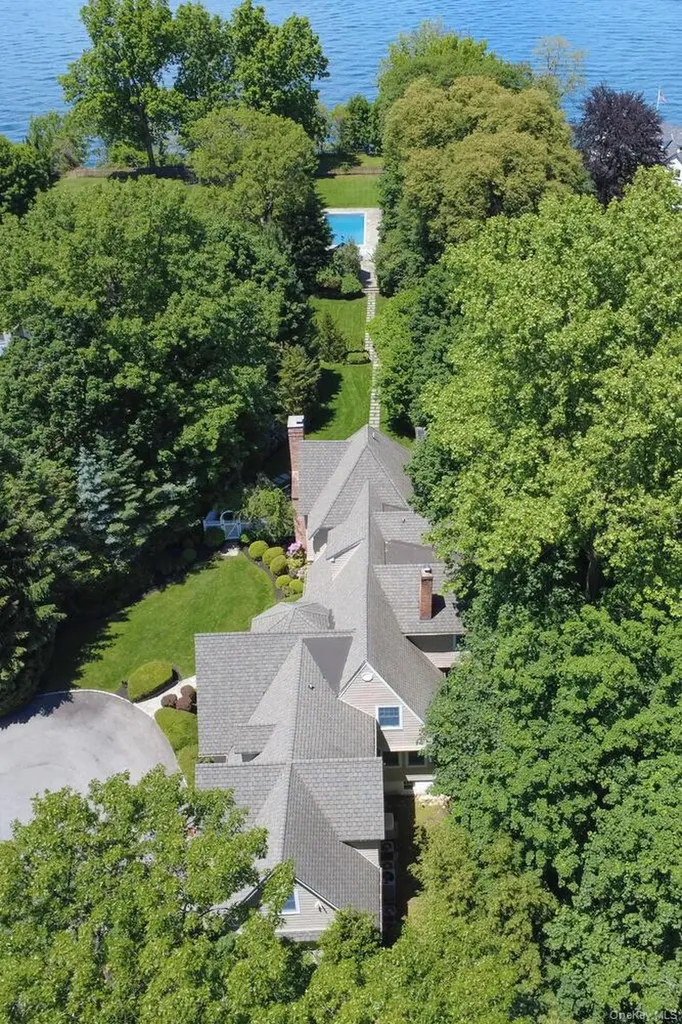 7 Cedar Lane Glen Cove NY 11542