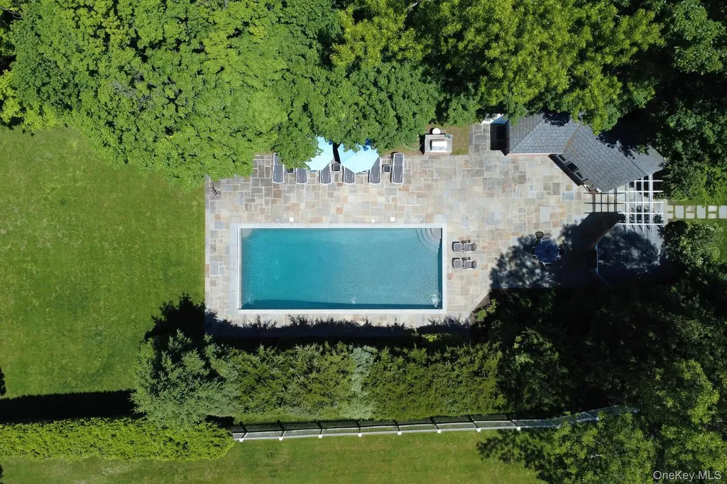 7 Cedar Lane Glen Cove NY 11542