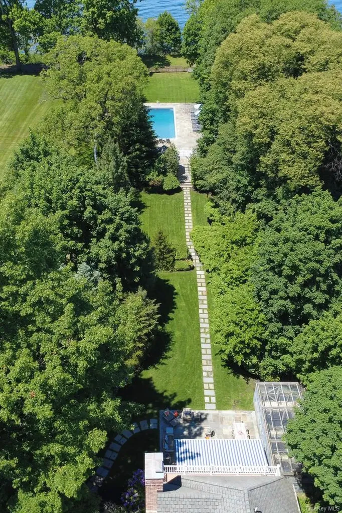 7 Cedar Lane Glen Cove NY 11542