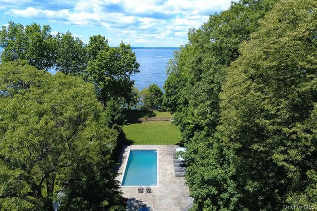 7 Cedar Lane Glen Cove NY 11542