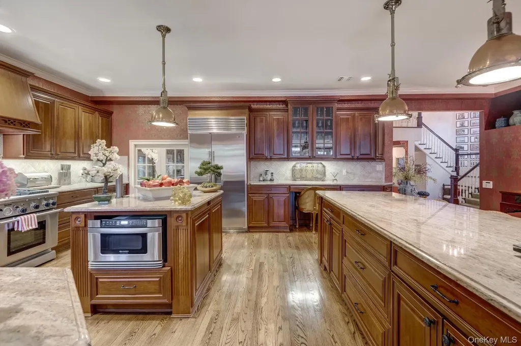 7 Cedar Lane Glen Cove NY 11542