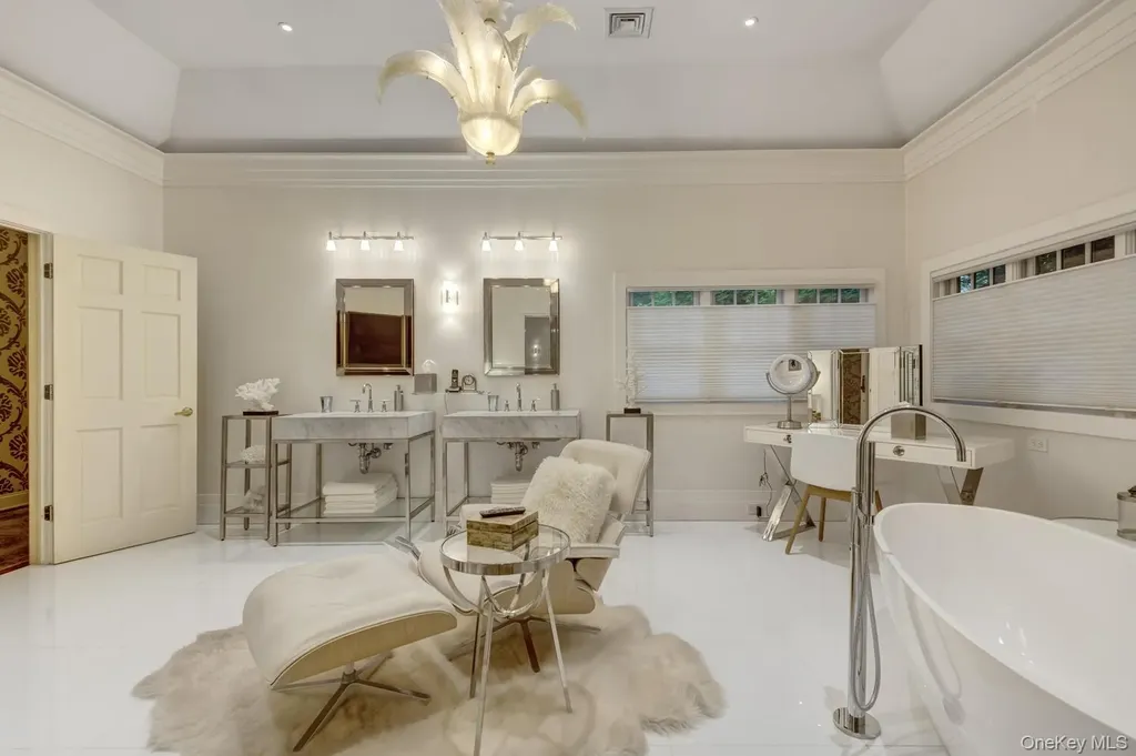 7 Cedar Lane Glen Cove NY 11542