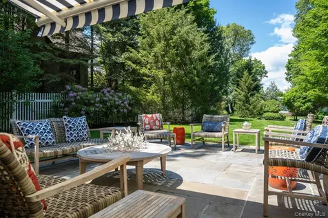 7 Cedar Lane Glen Cove NY 11542