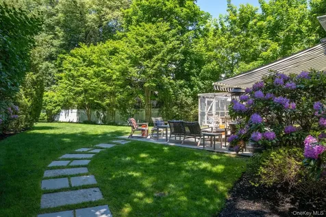 7 Cedar Lane Glen Cove NY 11542