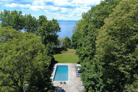 7 Cedar Lane Glen Cove NY 11542