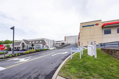 8225 Jericho Turnpike Woodbury NY 11797