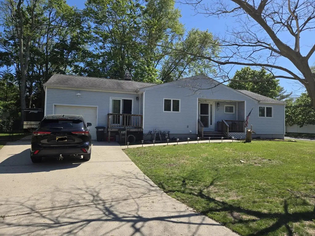 22 E Sycamore Street Central Islip NY 11722