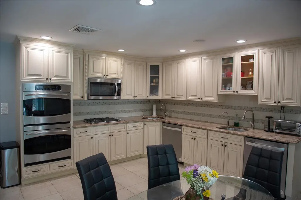 1010 S End Woodmere NY 11598
