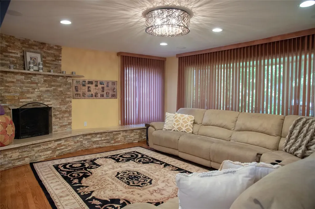 1010 S End Woodmere NY 11598