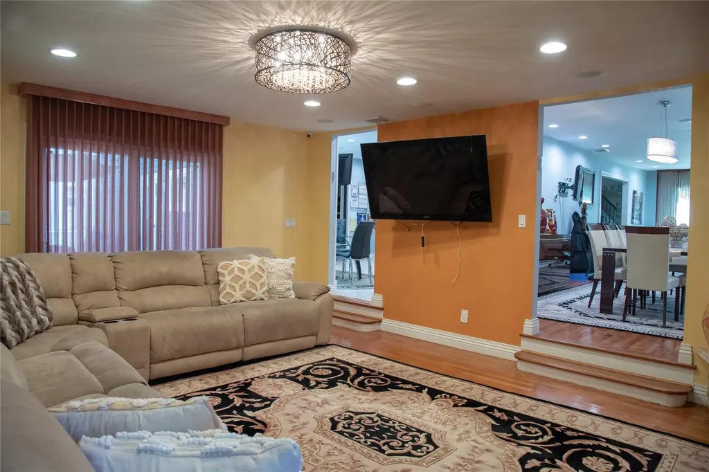 1010 S End Woodmere NY 11598