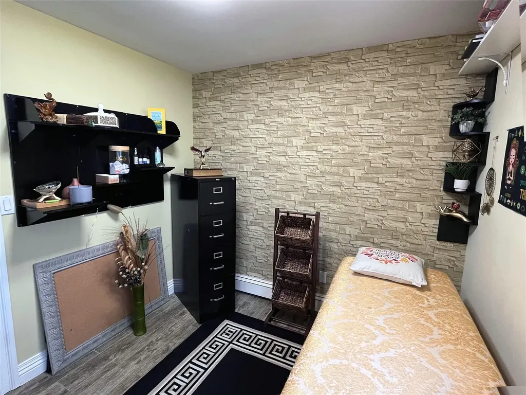 1010 S End Woodmere NY 11598