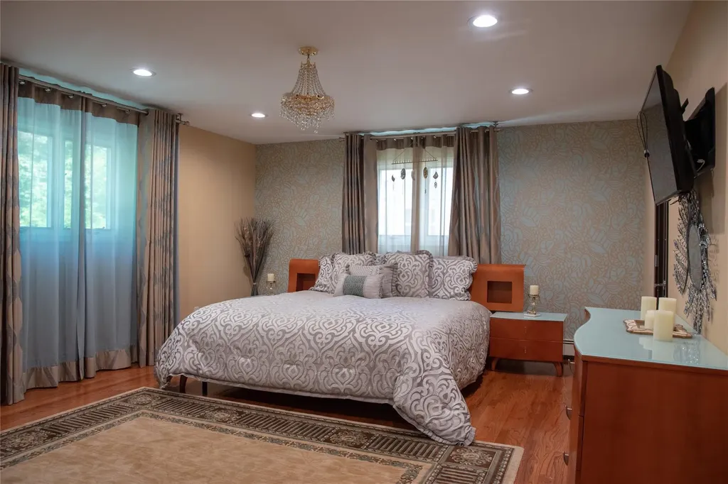1010 S End Woodmere NY 11598
