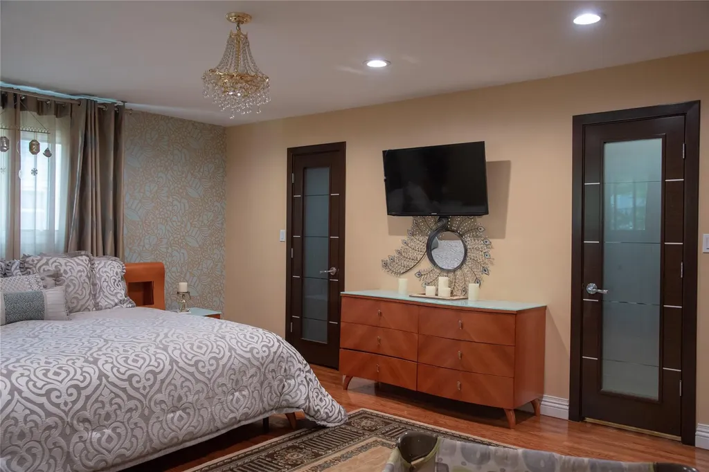 1010 S End Woodmere NY 11598
