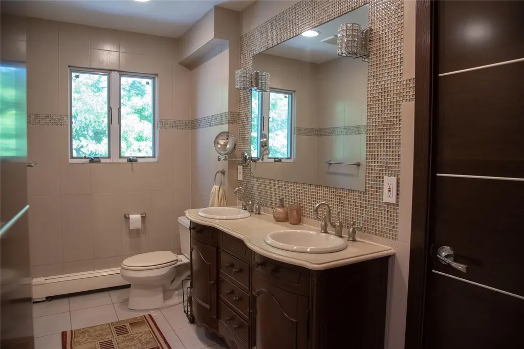 1010 S End Woodmere NY 11598
