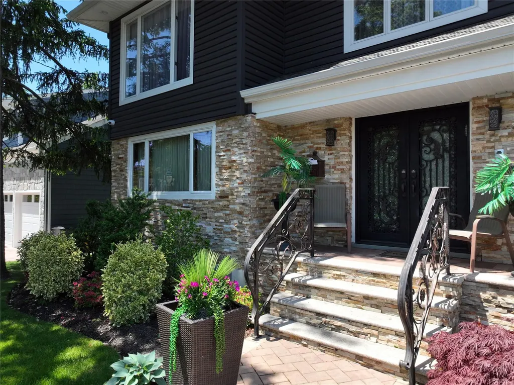 1010 S End Woodmere NY 11598