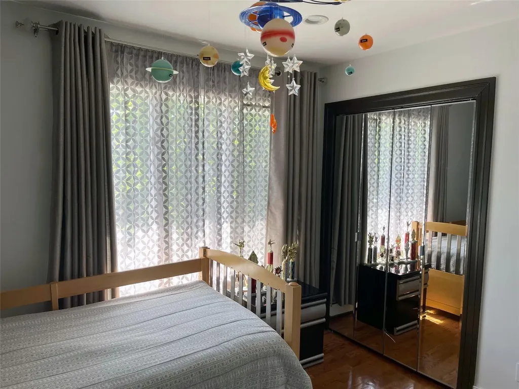 1010 S End Woodmere NY 11598