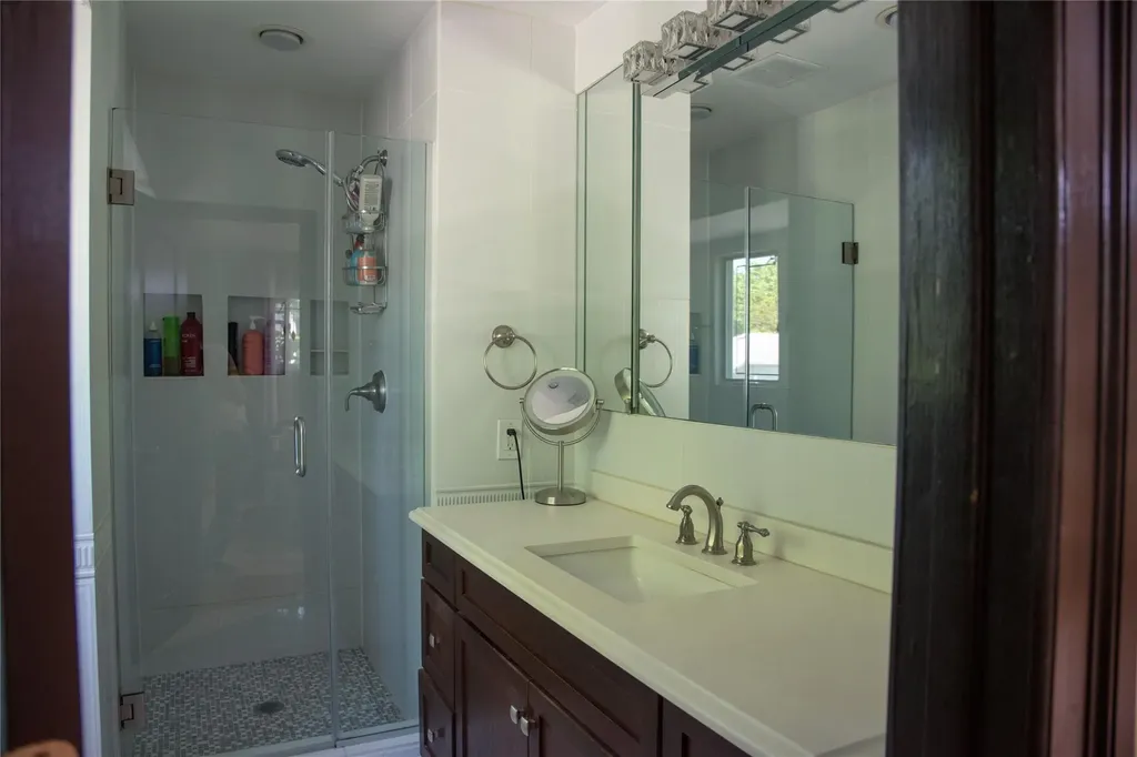 1010 S End Woodmere NY 11598