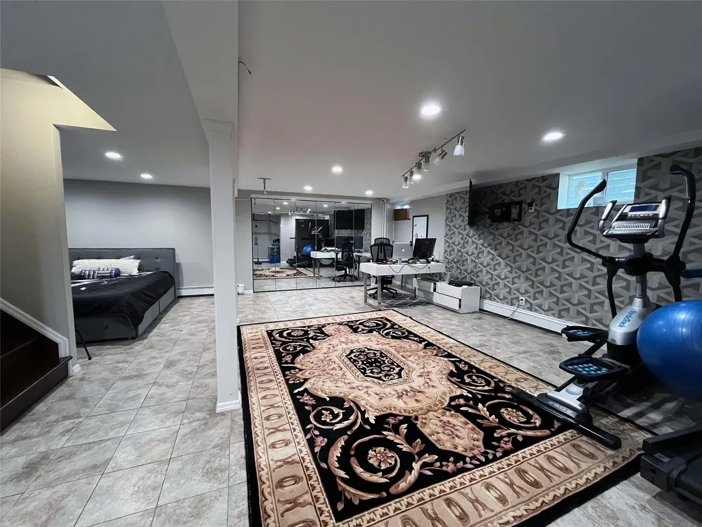 1010 S End Woodmere NY 11598