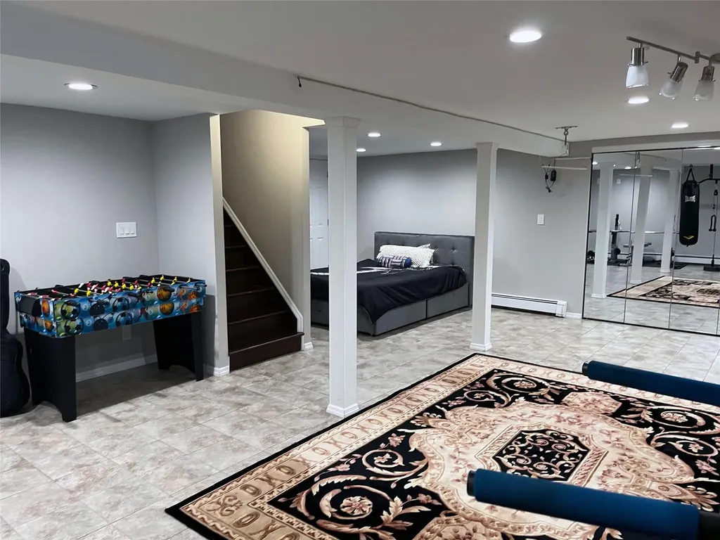 1010 S End Woodmere NY 11598