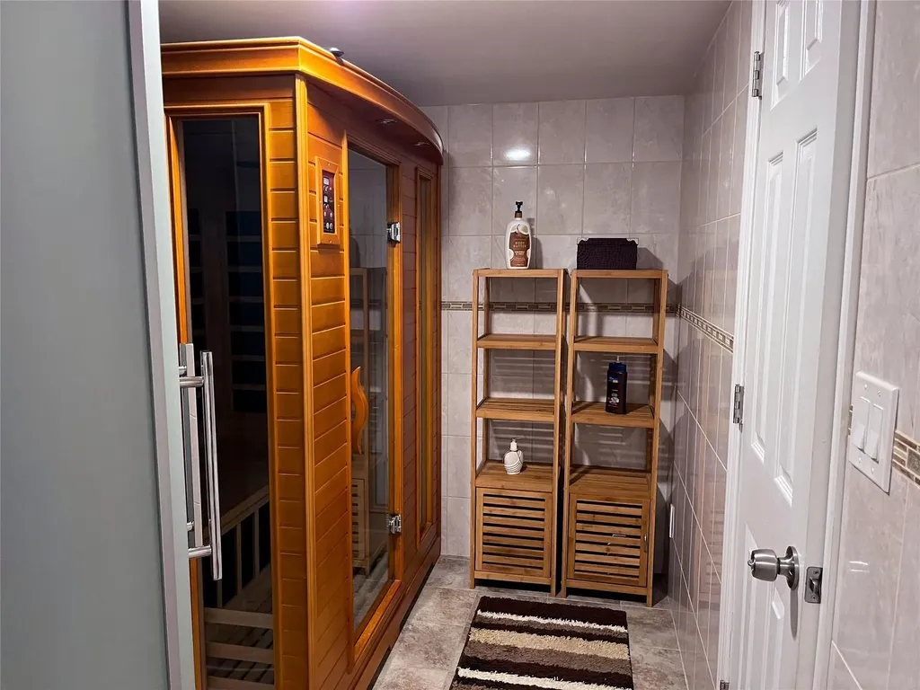 1010 S End Woodmere NY 11598