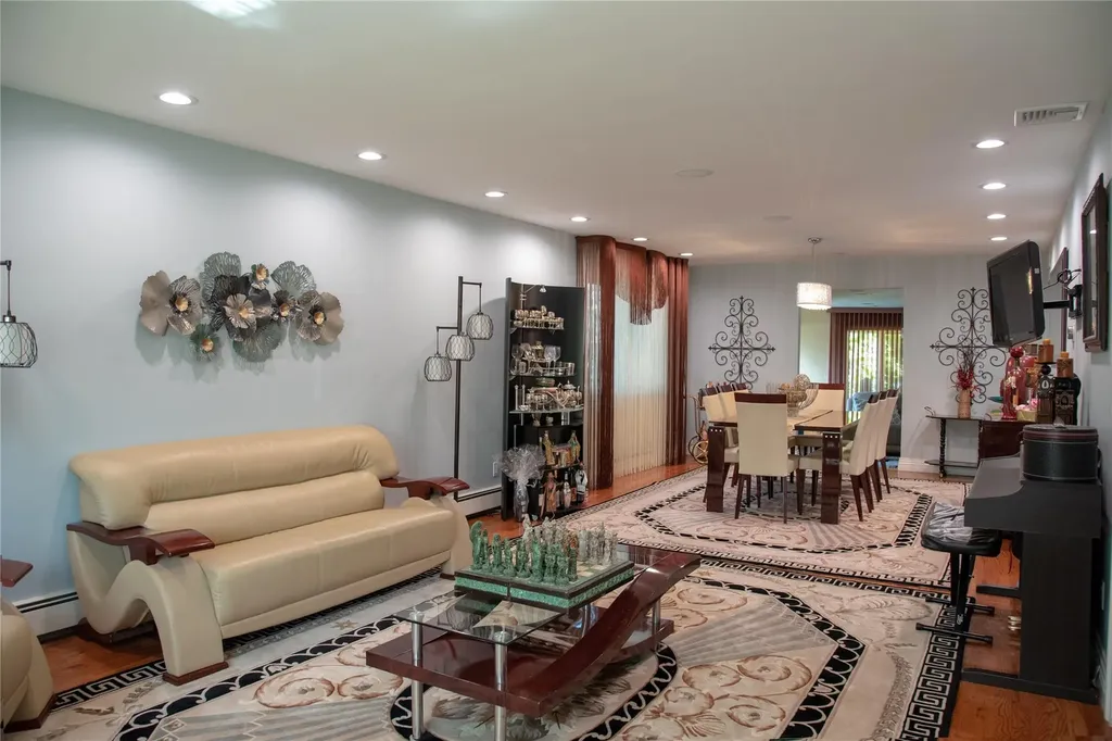 1010 S End Woodmere NY 11598