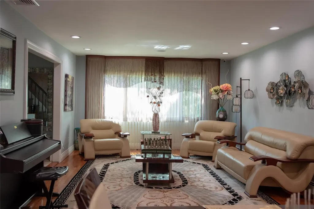 1010 S End Woodmere NY 11598