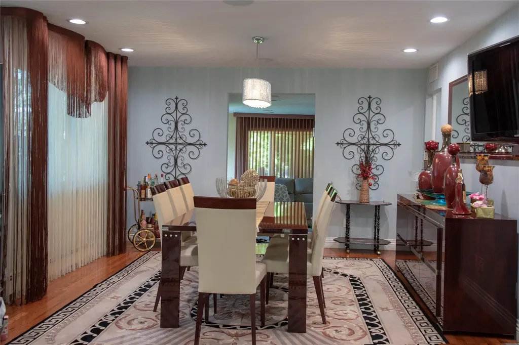 1010 S End Woodmere NY 11598