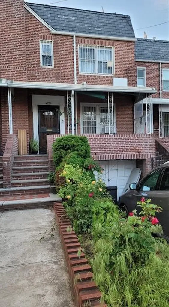 58-33 150 Street Flushing NY 11355