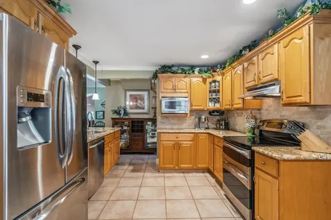 18 Placid Court Holbrook NY 11741